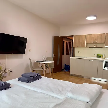 Golden Hermes Apartment *