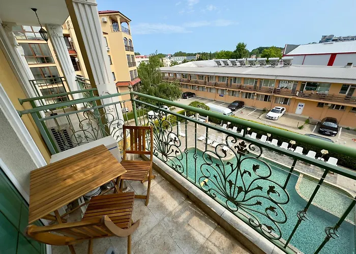 Апартамент Golden Hermes *